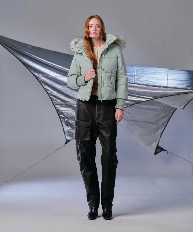 Women's Down Jacket with Curved Hem Stand-Up Collar Roll-Neck Collar Turtle Neck