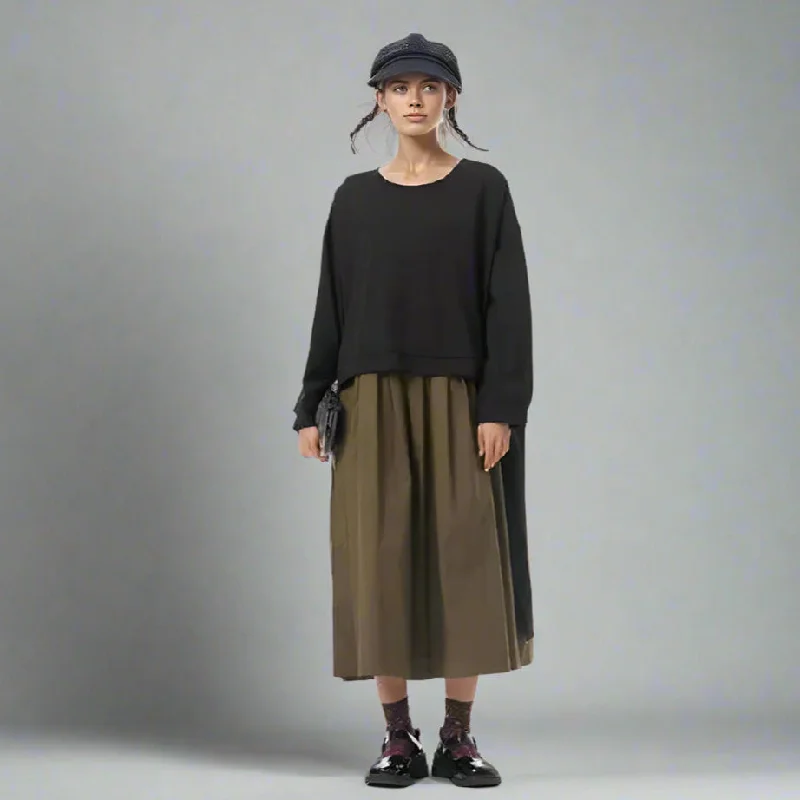 Two-Piece Black and Khaki Green Pleated Dress with Oversized Pullover Solo Sleeve Pullover